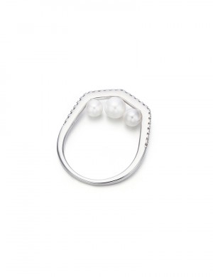 Ring• Diamond Pearls Collection Dazzling Diamond triple Pearls Ring