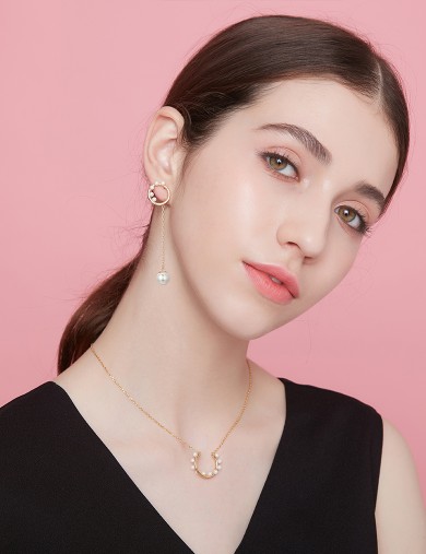Necklace• Pearls in the Paradise Collection  Pearls Around Necklace
