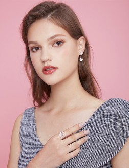 Ring• Butterfly Collection Surrounding Butterfly Ring