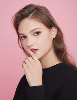 Ring• Shining Diamond Collection Square Diamond Ring