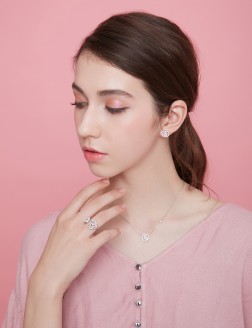 Necklace• English Rose Collection English Rose Necklace
