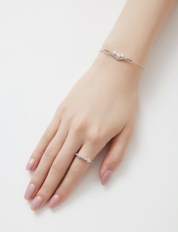 Ring• Diamond Pearls Collection Dazzling Diamond with Pearls Ring